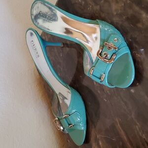 NWOT Guess turquoise patent leather heels